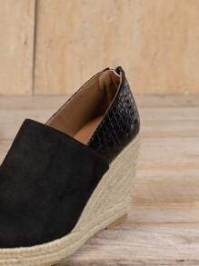 Damen Mode vielseitige Plateausohle Loafers mit dickem Profil und einfarbiger Gewebe-Sohle
