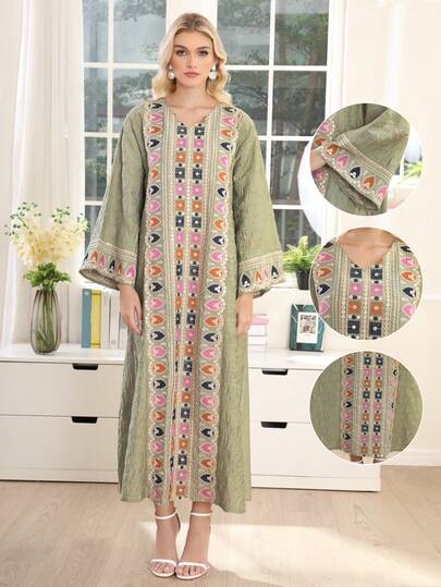 جلابية راقيه مزينة بتطريز من الامام والأكمام