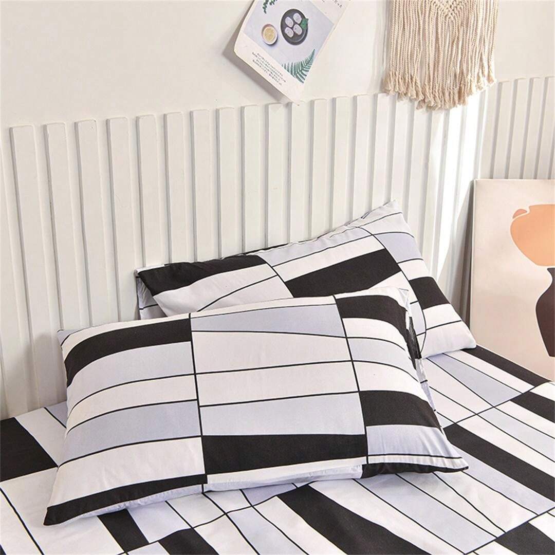 3Pcs Black Check Soft Bedspread, Pillowcase And Elastic Mattress Cover