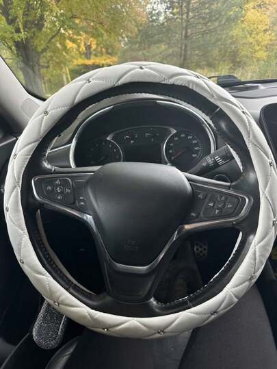 15-Inch Diamond Pattern Leather Shiny Universal Car Steering Wheel Cover - Black & White