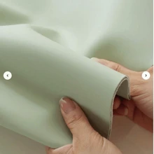 1個抗污矽膠桌墊,具有聚氨酯皮革表面,適用於辦公桌、電腦桌或餐桌,擁有防油、防滑和易於清潔等功能。 - 米色 - 查看 9