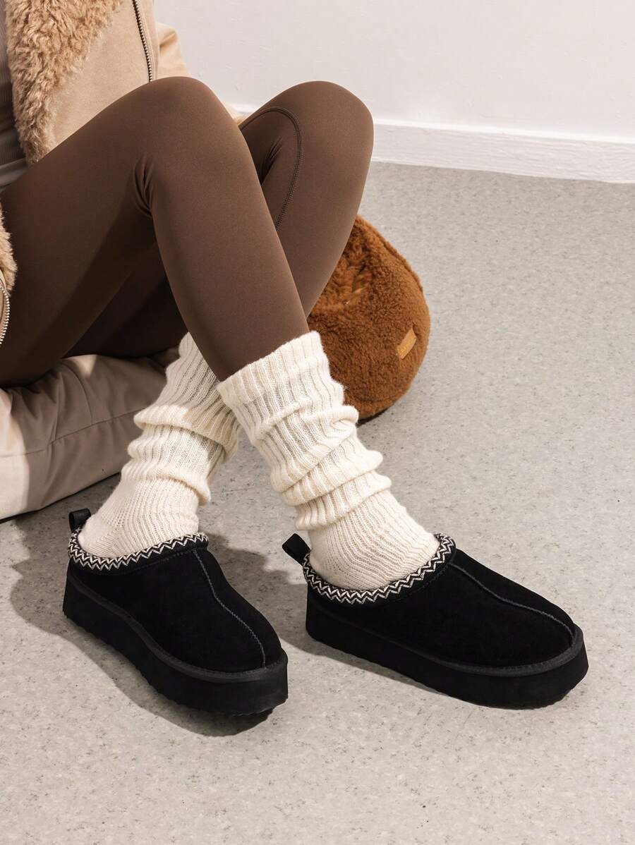 Genuine Suede Leather Women's Fashion Platform Slippers - Short Ankle Boot With Anti-Slip Sole- Cozy, Fuzzy, And Warm Winter Footwear FuzzyEasy Women's 1.57 Inch Platform Slip-On , Ideal For Indoor And Outdoor Use Suitable For Gift (SUGGEST SIZE UP) - 黑色 - 查看 1