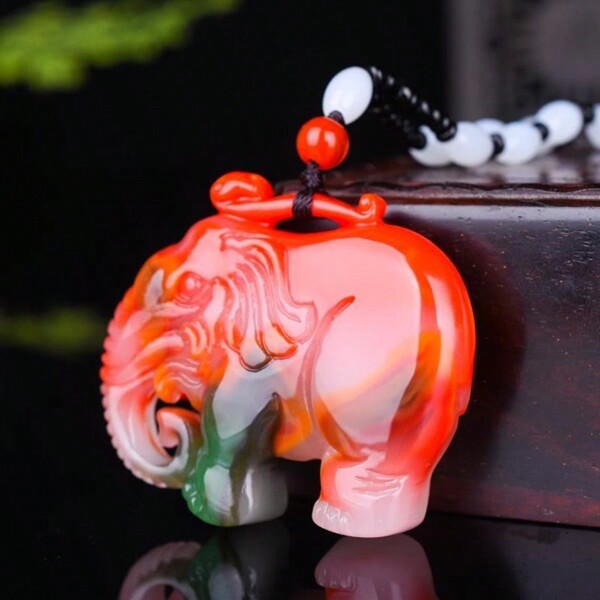 1 colgante de elefante de jade natural, joyería de animal de piedra preciosa, colgante de animal, una variedad de colores para elegir, collares únicos hechos a mano, regalos para niños, regalos para familiares, regalos festivos