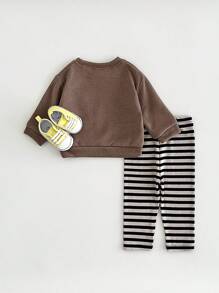 2 件套男婴恐龙刺绣长袖上衣和条纹弹力裤，春秋季