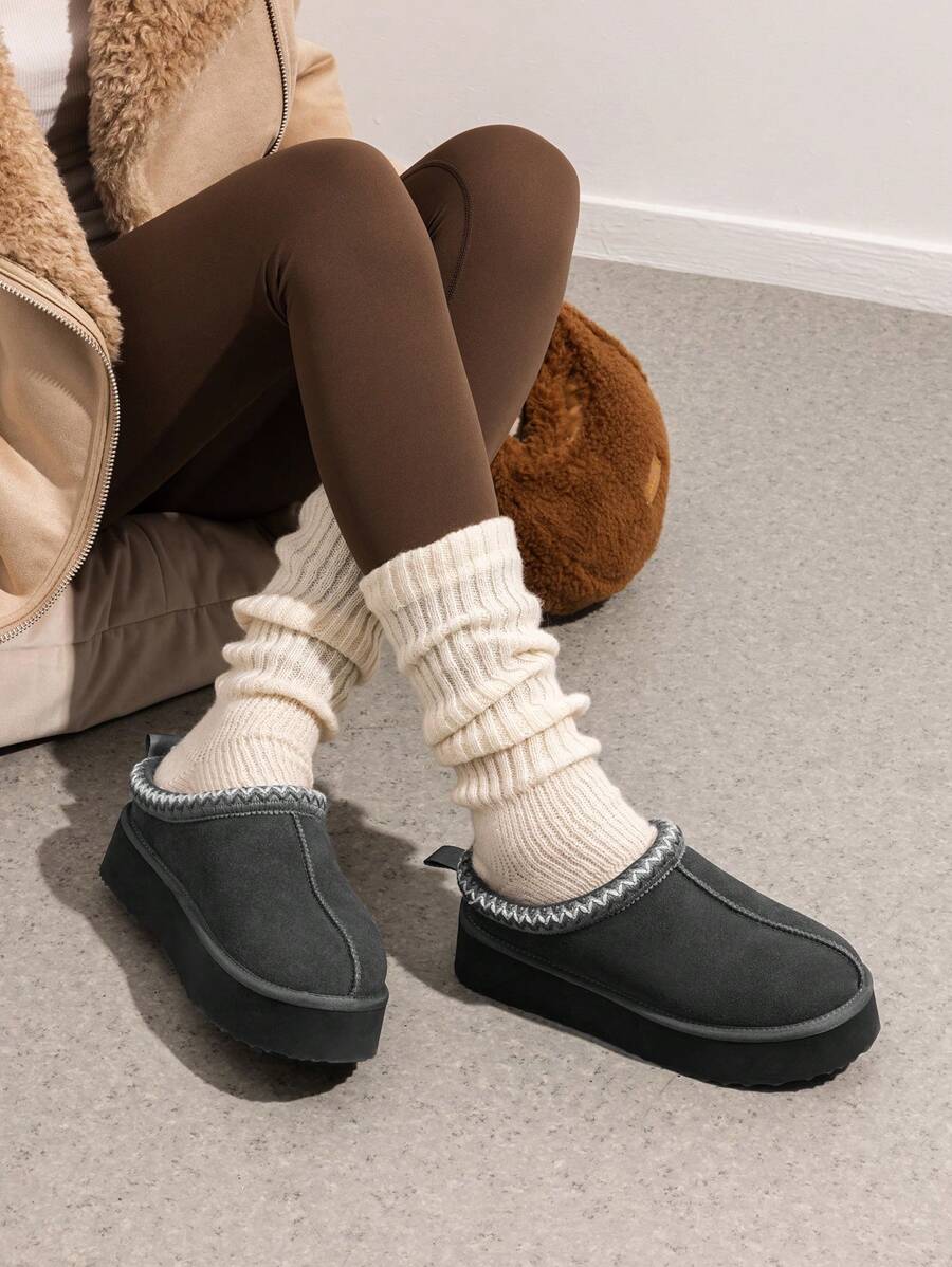 Genuine Suede Leather Women's Fashion Platform Slippers - Short Ankle Boot With Anti-Slip Sole- Cozy, Fuzzy, And Warm Winter Footwear FuzzyEasy Women's 1.57 Inch Platform Slip-On Home Furry Slippers, Ideal For Indoor And Outdoor Use Suitable For Gift (SUGGEST SIZE UP) - 灰色 - 查看 1