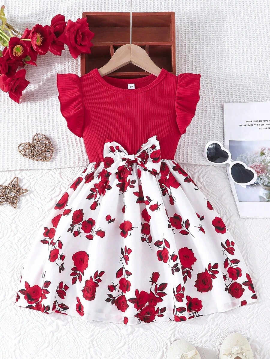 年轻女孩夏季休闲连衣裙，荷叶边袖，蝴蝶结设计，定位玫瑰印花