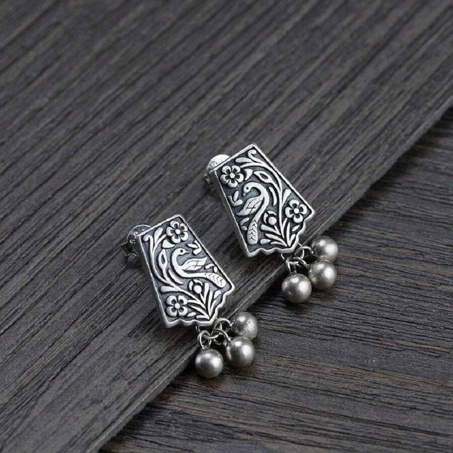 1 对复古凤凰花串珠流苏装饰耳环，时尚百搭，适合女性日常佩戴