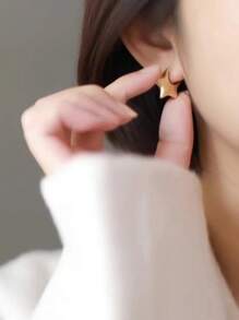 1pair Petite Chic Gold Tone Five-Pointed Star Hoop Earrings, Versatile Casual/Office Wear Accessory - Yellow Gold - View 4