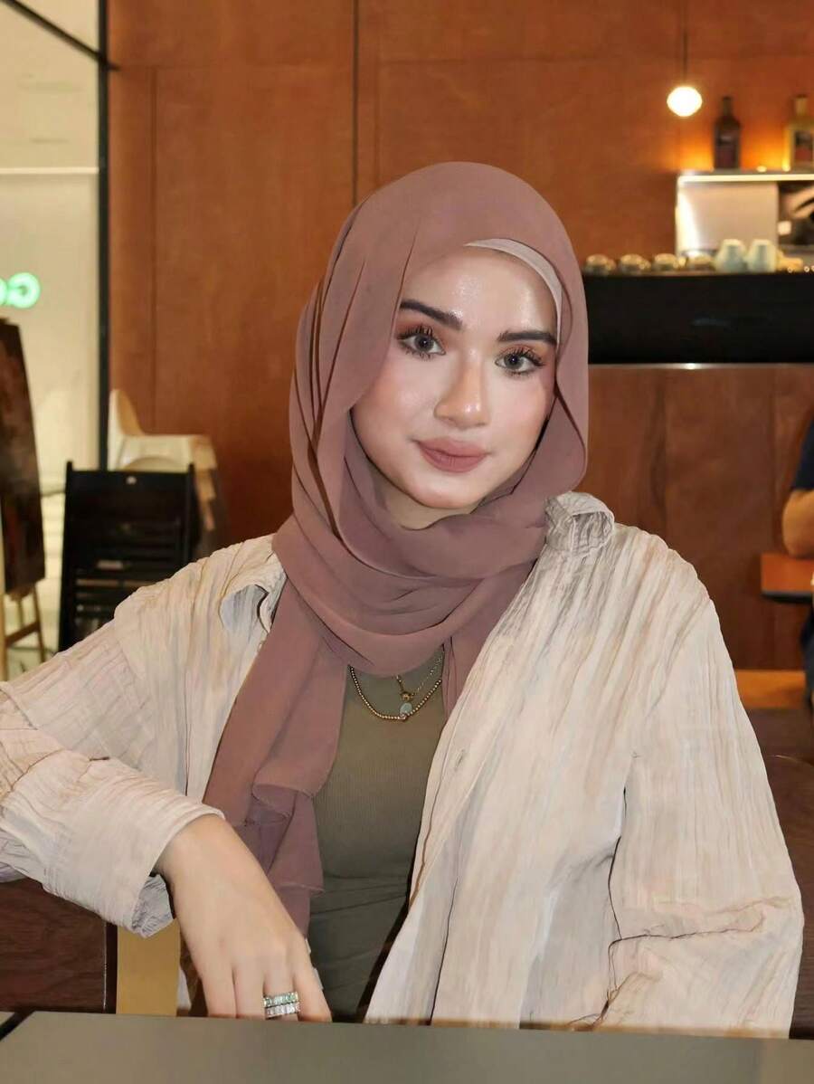 1 件女士 Abaya 配饰纯色仿珍珠雪纺柔软头巾,阿拉伯风格休闲长围巾,保守纯色头巾适合日常使用头带柔软头巾女士面纱 - 摩卡棕 - 查看 1