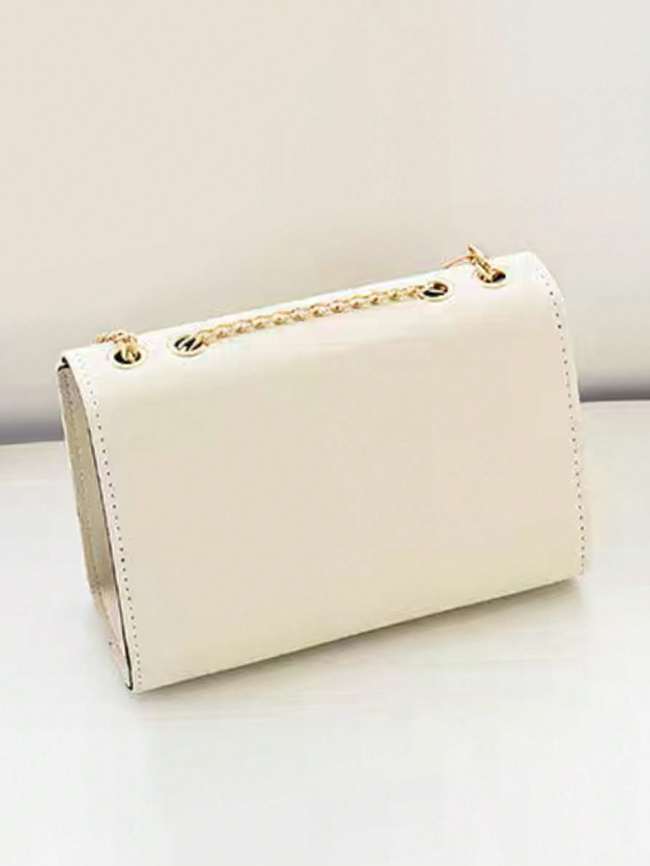 حقيبة كروس بودي مربعة مزينة بالفيونكة والخرز الاصط...