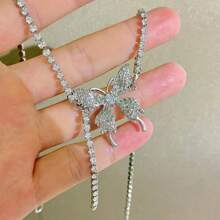 1pc Elegant Statement Shiny Butterfly Pendant Necklace Premium Clavicle Chain Choker For Women Chain Crystal Necklace Party Jewelry