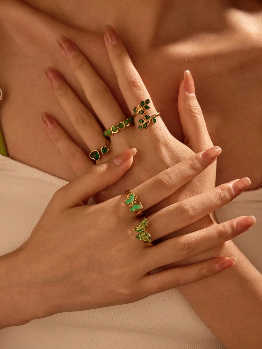 Onelike Bộ 5 chiếc nhẫn vàng dành cho nữ bằng thép không gỉ được khảm đá quý màu xanh lá cây và giọt dầu màu xanh lá cây, với nhiều mẫu hoa khác nhau như tình yêu, bướm, lá, v.v., thích hợp để trang trí hàng ngày hoặc tặng quà cho phụ nữ - Vàng - Xem 1