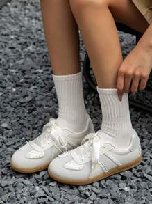 TUOPIN 复古德国运动鞋芭蕾风格舒适平底一脚蹬运动鞋，女士休闲银色系带运动鞋