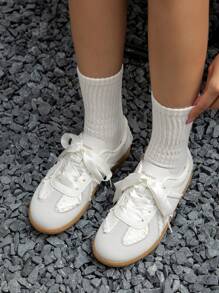 TUOPIN 复古德国运动鞋芭蕾风格舒适平底一脚蹬运动鞋，女士休闲银色系带运动鞋