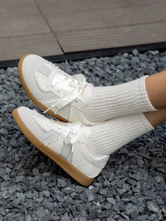 TUOPIN 复古德国运动鞋芭蕾风格舒适平底一脚蹬运动鞋，女士休闲银色系带运动鞋