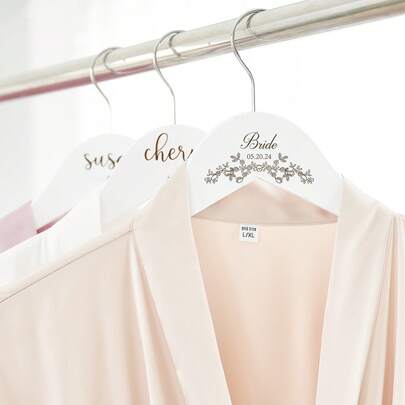 Appendiabiti in legno personalizzato con nome spesso, appendiabiti personalizzati per damigelle, appendiabiti personalizzati, appendiabiti da matrimonio, appendiabiti in legno inciso, appendiabiti per abito da sposa, appendiabiti da matrimonio con nome personalizzato, regalo inciso per abito da sposa/testimone, regalo per damigella/festa della mamma/festa del papà, Slow Summer Living, appendiabiti e rastrelliere personalizzati, Vacay Vibes, casa & Living, Haunt Your casa, souvenir, organizer per gioielli