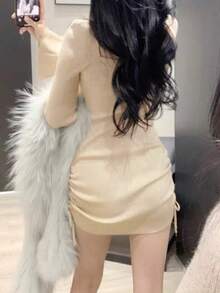 Vestido de suéter de manga larga de cuello redondo de unicolor con pliegues laterales ajustados - Beis - Ver 2