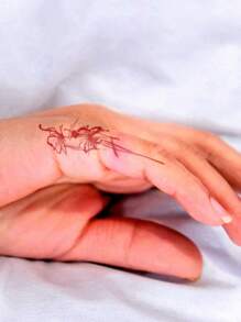 1 pieza Hoja de tatuaje temporal impermeable con patrón de mariposas y flores de colores, adecuado para uso en la mano tanto de hombres como mujeres - Rojo - Ver 3