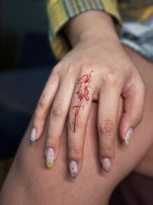 1 pieza Hoja de tatuaje temporal impermeable con patrón de mariposas y flores de colores, adecuado para uso en la mano tanto de hombres como mujeres - Rojo - Ver 2