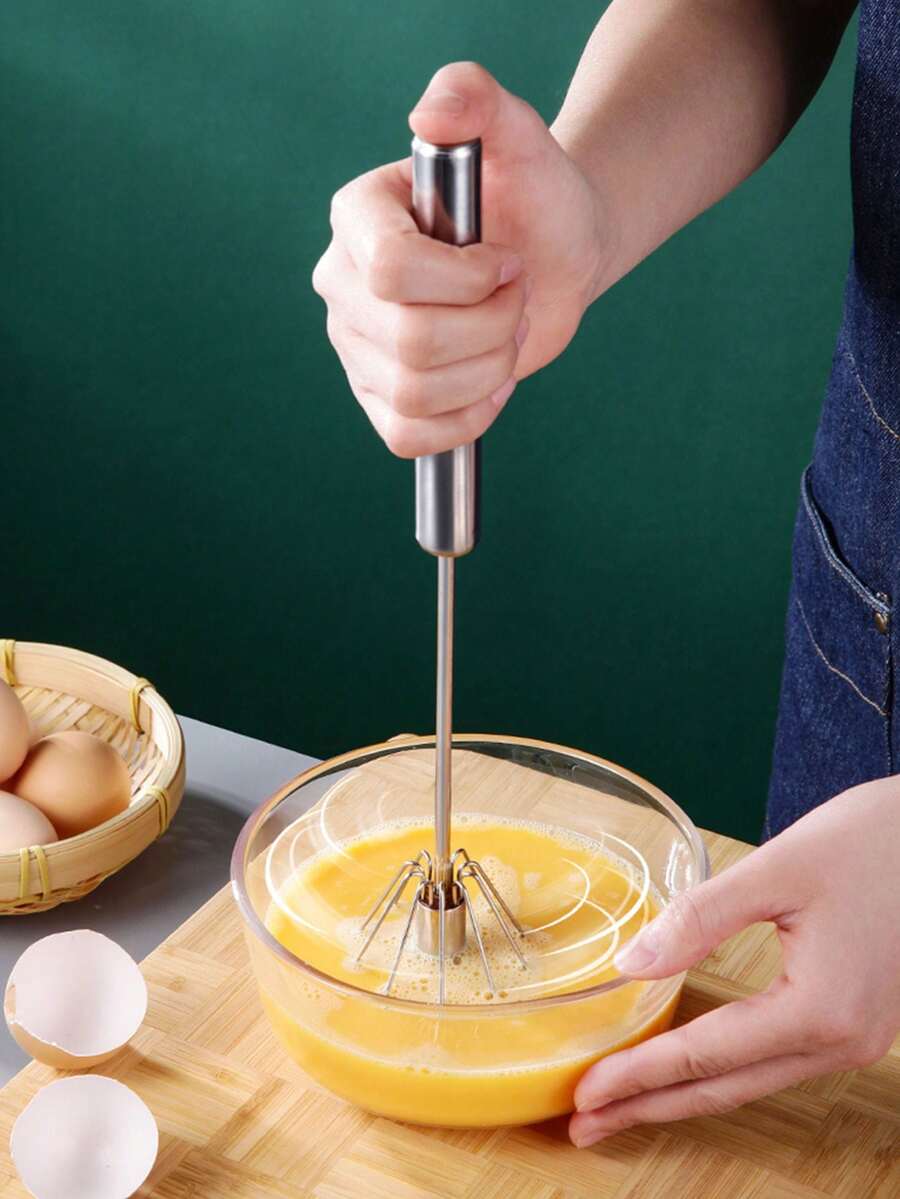 1 st äggvisp i rostfritt stål, äggvisp, handskjutbar roterande vispmixer, halvautomatisk visp i rostfritt stål, mångsidig mjölkskummare, handpressad mixerrörare för blandning, vispning, vispning, omrörning, perfekt för att vispa ägg och grädde, röra smör och chokladpulver , Lätt att göra kakor, bröd, snacks och desserter, samt att blanda små satser av såser och dressingar, multifunktionellt köksredskap, present till familjen, mamma eller bakentusiaster - Silver - Visa 1