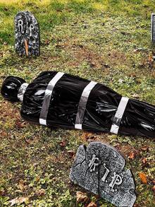 1 قطعة من الديكور المروع ضحية ميت للهالوين - جثة مزيفة مخيفة في كيس للحفلات الخارجية/الداخلية وديكور مشهد رعب، جسم مزيف ملفوف باللون الأسود، ديكور غرفة مرعب وأكسسوارات للتصوير، عيد الميلاد