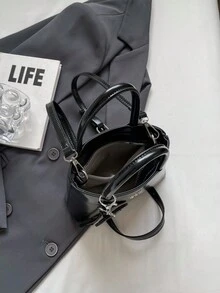 时尚小众品牌女士时尚斜挎包、手提包，配有心形配饰 - 黑色 - 查看 7