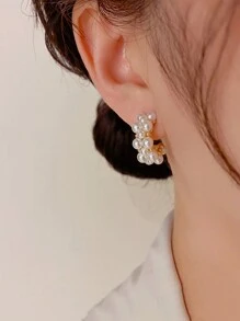 1 Pair Faux Pearl Earrings, Stud Earrings, C-Shaped Earrings, Ear Jewelry. Valentine's Day Accessories - White - View 5