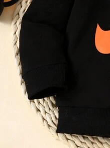 万圣节婴儿男孩黑色长袖运动衫和橙色条纹南瓜裤套装 - 黑色 - 查看 3