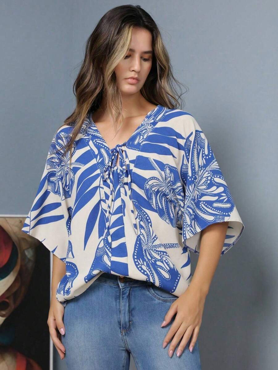 Women's Dune Bat Print V-Neck Blouse With Bow - 藍色 - 查看 1