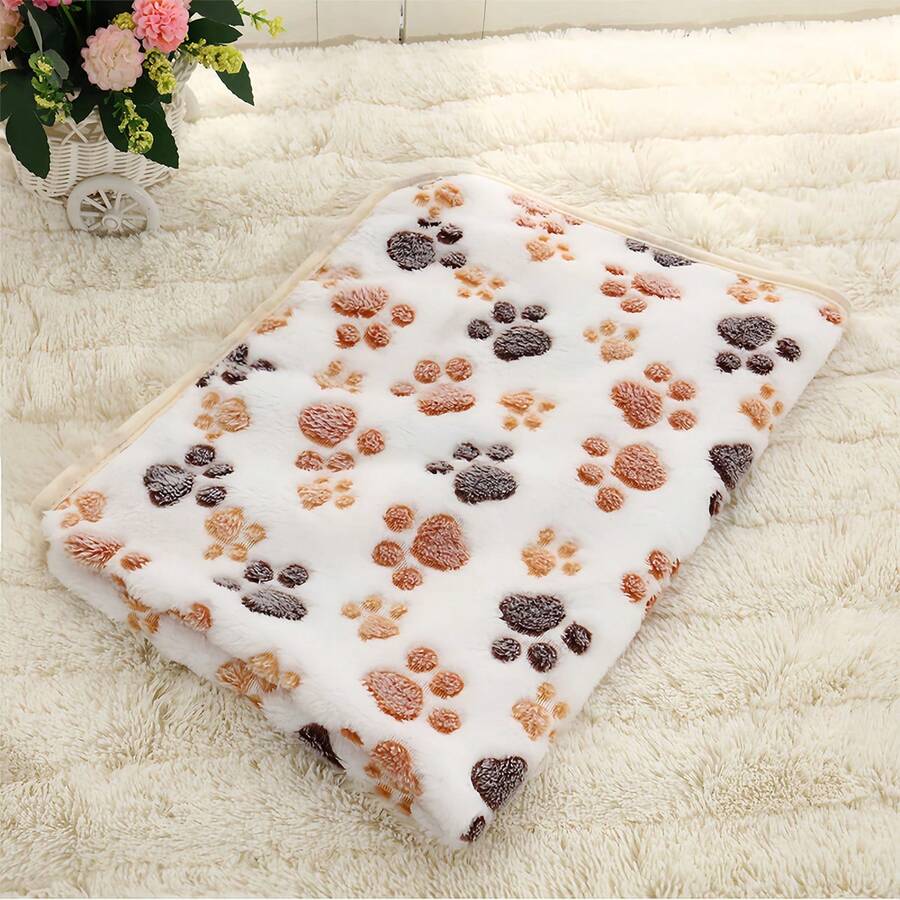 1pc Super Soft Plush Cat/Dog Blanket With Adorable Paw Print Patterns