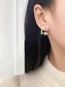 一对别致的郁金香花形仿珍珠耳钉，优雅女士款。情人节配饰 - 金色 - 查看 10