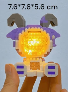 一套夜光星座主题积木套装，以宇航员为主题，装在一个彩色盒子里。该套装包括可在室内组装成小巧可爱的装饰品的微型积木。非常适合作为礼物赠送，也可作为卡通玩具收藏家的时尚配饰。（部分零件颜色随机）房间装饰 - 彩色 - 查看 3