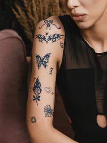 Temporäre Schmetterling-, Herz-, Rose-Tattoo-Aufkleber, minimalistisches kreatives Design, 1-2 Wochen wasserfest, natürliche Pflanzenzutaten, geeignet für Finger, Ohr, Schulter, Hals, Schlüsselbein, Y2K Musikfestival, Valentinstag, Karneval, DIY Party Geschenk - Blau - Übersicht 2