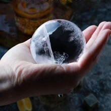 1 件 3.46 盎司大冰球模具、硅胶冰格、冰块模具、圆形冰盒、2.36 英寸冰球制冰机、厨房小工具、酒吧配件。适用于户外、露营、送给父亲的礼物