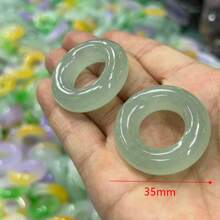 1pc Natural Jade Donut Lucky Pendant, Jade Wealth Pendant, Guardian Peace Necklace, All Hand-Carved, Natural Gem Pendant, Quartz Crystal Necklace, Couple Necklace, Gift For Her, Suitable For Holiday Party Gifts, Quartz Crystal Gifts. Gift Box, Adjustable Lanyard.