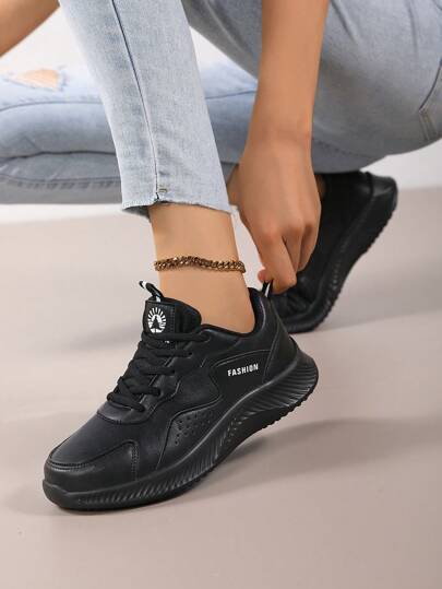 2025 Nya Dam Vår- och Höst Lätta, Halkfria, Bekväma, Vattentäta, Andningsbara, Casual Sneakers; Dam Höst- och Vinterskor Slitstarka, Stötdämpande, Elastiska, Lätta Löparskor för Inomhus/Utomhus; Damskor i europeisk och amerikansk stil med Retro Färgblockerande Hopprep, Aerobics, Viktminskningsskor; Pingis-, Tennis-, Badminton-Multifunktionella Träningssneakers