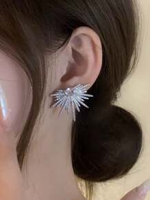 一对闪亮翅膀造型水钻耳环，优雅独特，适合新娘佩戴，轻盈吸睛，是盛大晚宴和派对的理想之选。 - 銀色 - 查看 3