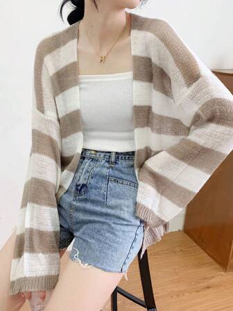 1 pieza Chaqueta de punto con aberturas y rayas para mujer, ligera y holgada, con escote en V, suave y dulce, adecuada para primavera y otoño