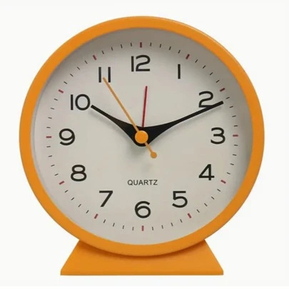 4.3*4.65インチ 電池式 アンティーク レトロ アナログ 目覚まし時計 1個、小型 静音 ベッドサイド デスククロック ナイトライト付き、電池式、スヌーズ機能付き、リビング、寝室、ベッドサイド、デスク、ホームデコレーション、学校デスク、誕生日、卒業、デジタル時計、寮の装飾、学校の装飾、学校の驚き、学校用品