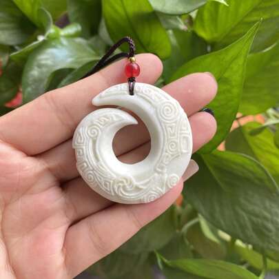 1 pieza Colgante de jade azul natural retro de la suerte, colgante de jade de la riqueza, collar de la paz del guardián, tallado a mano por ambos lados, colgante de piedra natural, collar de cuarzo cristalino, collar de pareja, regalo para ella, adecuado para regalos de fiesta de vacaciones, regalos de cuarzo cristalino