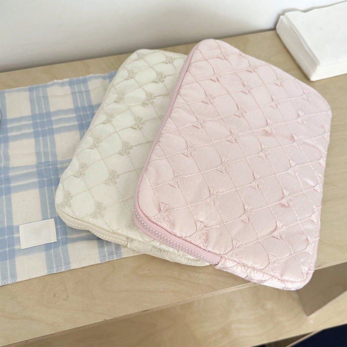 1 szt. Koronkowa kokarda na laptopa 11" Ochronna torba na iPada 13,3" 14" 15,6" Etui na laptopa, Modna, śliczna torba na laptopa w stylu koronki Ochronna osłona na iPada, Proste etui odporne na wstrząsy i zarysowania Powrót do szkoły