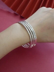 Silver Plated Classic Bracelet For The Back Of School Season On The Beach, A Fashionable Accessory For Women, A 3mm Thick Textured Bracelet, A Great Gift