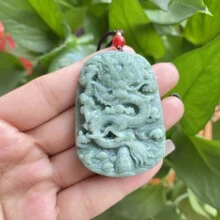 1 pezzo Ciondolo in Giada Verde Naturale a Forma di Drago, Drago Custode in Giada, Collana Custode della Pace, Interamente Intagliato a Mano, Ciondolo in Gemma Naturale, Collana in Quarzo Cristallino, Collana per Coppie, Regalo per Lei, Adatto come Regalo per Feste e Ricorrenze, Regalo in Quarzo Cristallino - Drago A - Visualizzare 6