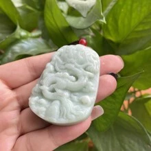1 pezzo Ciondolo in Giada Verde Naturale a Forma di Drago, Drago Custode in Giada, Collana Custode della Pace, Interamente Intagliato a Mano, Ciondolo in Gemma Naturale, Collana in Quarzo Cristallino, Collana per Coppie, Regalo per Lei, Adatto come Regalo per Feste e Ricorrenze, Regalo in Quarzo Cristallino - Drago A - Visualizzare 5