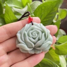 1pc natuurlijke groene jade roos hanger, jade bloem hanger, Guardian Peace ketting, allemaal met de hand gesneden, natuurlijke edelsteen hanger, kwartskristal ketting, paar ketting, cadeau voor haar, geschikt voor vakantiefeestcadeaus, kwartskristal geschenken