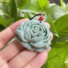 1pc natuurlijke groene jade roos hanger, jade bloem hanger, Guardian Peace ketting, allemaal met de hand gesneden, natuurlijke edelsteen hanger, kwartskristal ketting, paar ketting, cadeau voor haar, geschikt voor vakantiefeestcadeaus, kwartskristal geschenken