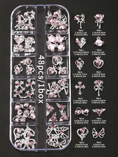 1 صندوق (48 قطعة) من الزينة المعدنية لفن الأظافر، تشمل عقدة الفراشة الكوكب والتاج القلبي والصليب والعصا السحرية ودرافيل الأظافر والراين ستونز، إكسسوارات وجواهر وإمدادات لتزيين الأظافر DIY