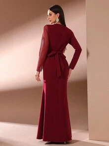 Vestido feminino de malha com emenda de cor sólida e manga comprida ajustado