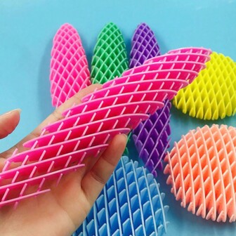 1PC The Novel Can Not Grasp The Creative Decompression Elastic Net Small Toy.Net Red 3D Printed Radish Toy,DIY Stretching Elastic Mesh,Unzip The Morphing Worm Toy