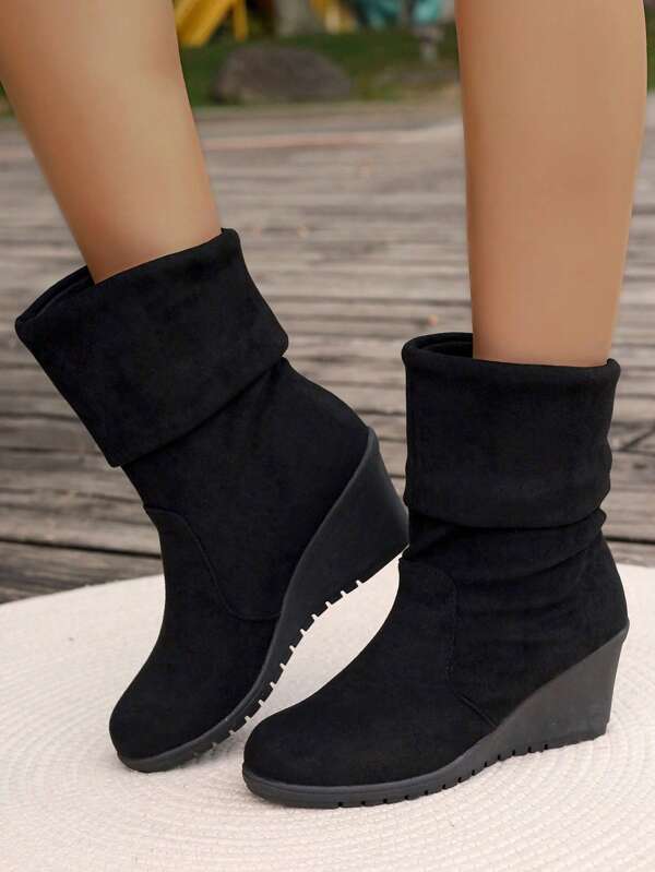 Moda feminina cor sólida fosco bico redondo salto cunha conforto botas plissadas, botas versáteis de cano médio para outono/inverno